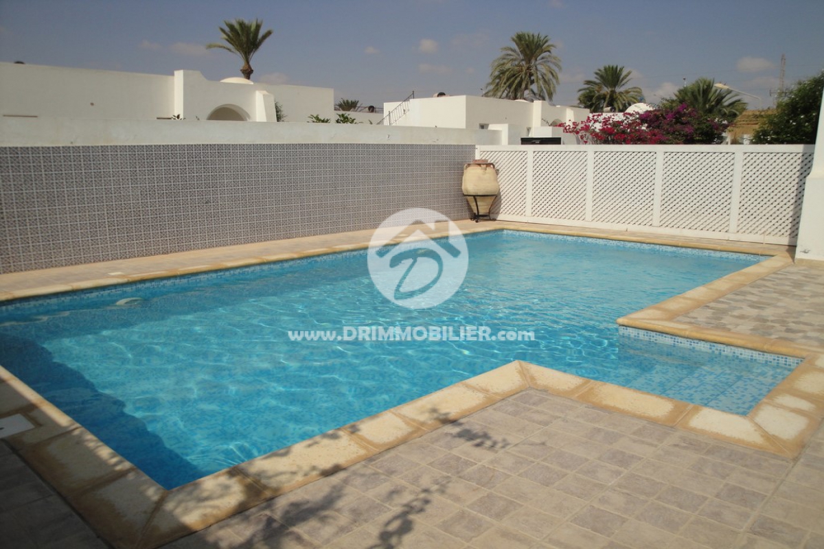 L 114 -                            Sale
                           Villa avec piscine Djerba